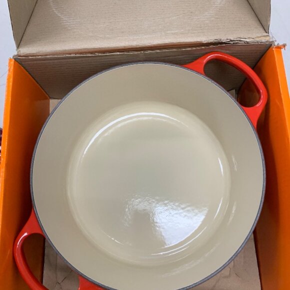 Le Creuset Enameled Cast Iron Signature Round Dutch Oven, 7.25 qt., Cerise - Picture 11 of 12